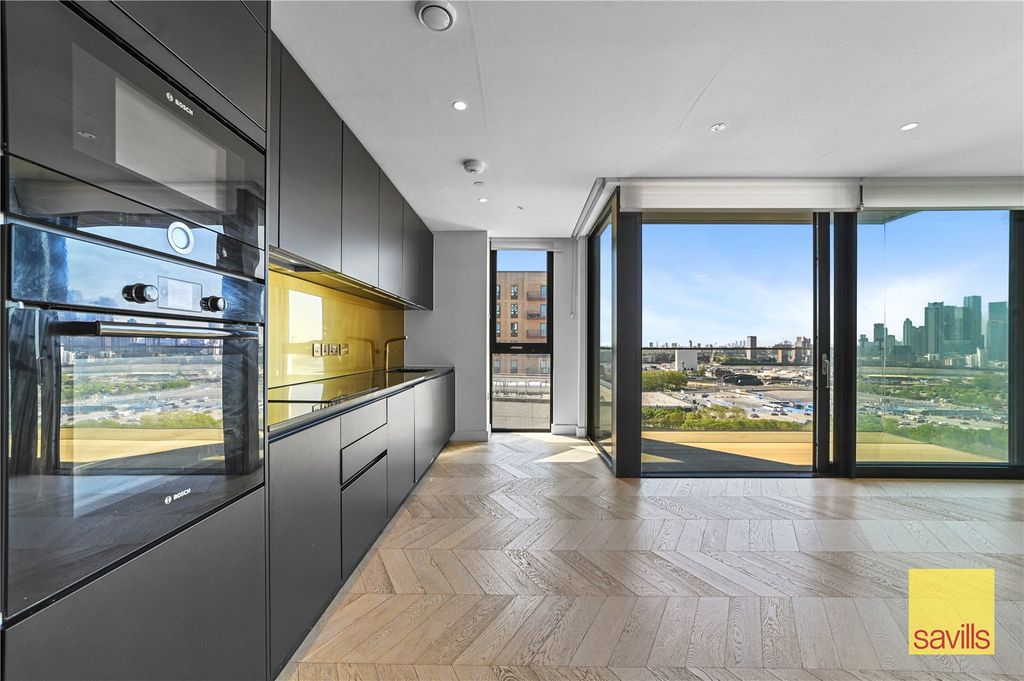 Property photo 2 of 18 Reception/Kitchen