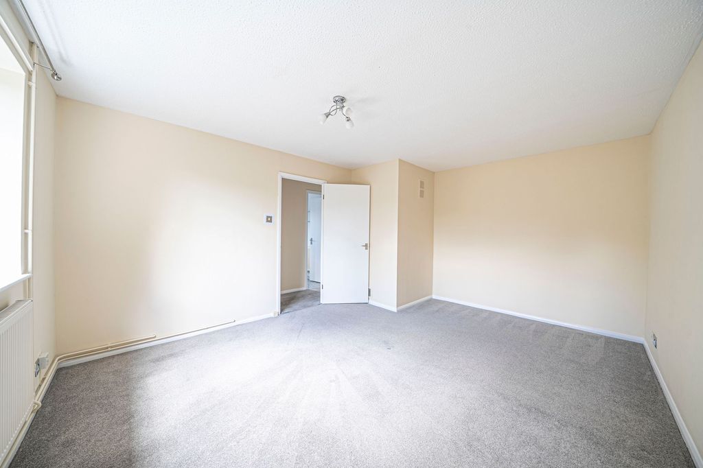 Property photo 2 of 19 Sitting/Dining Room