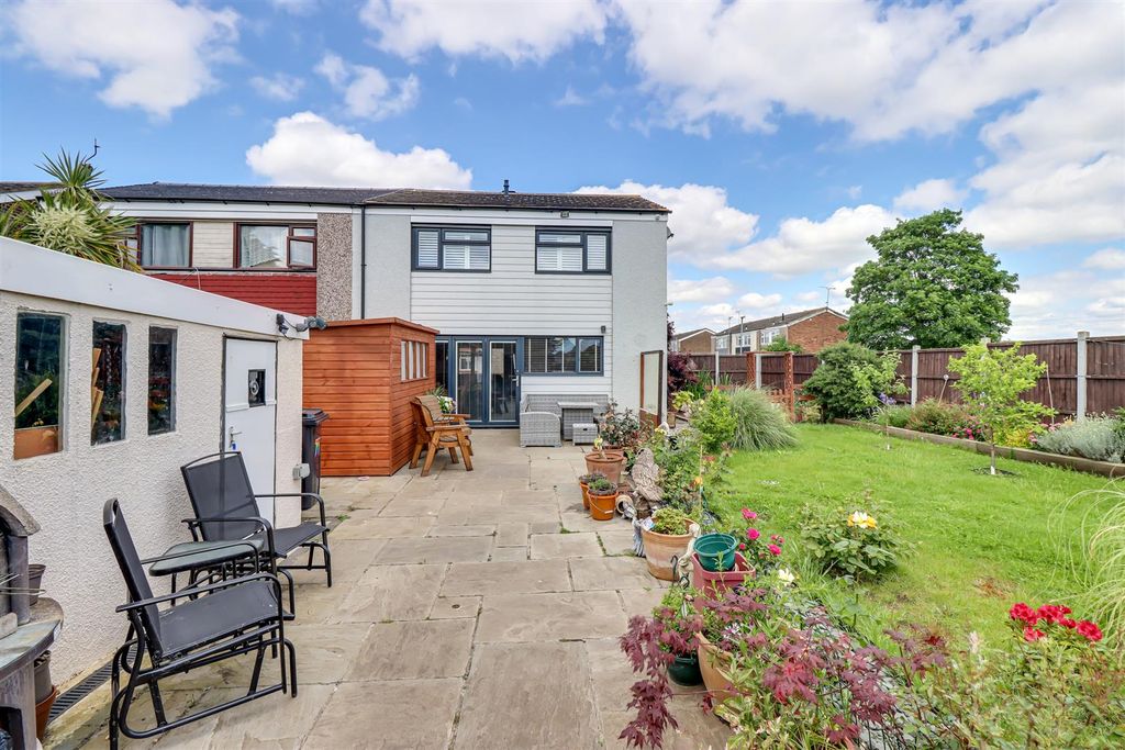 Property photo 2 of 25