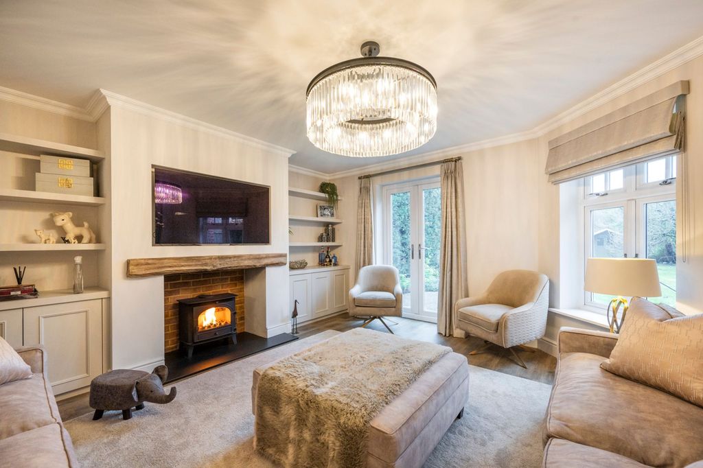 Property photo 3 of 19 Living Room