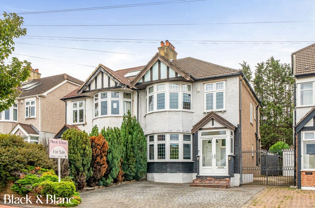 Property photo 1 of 19 External