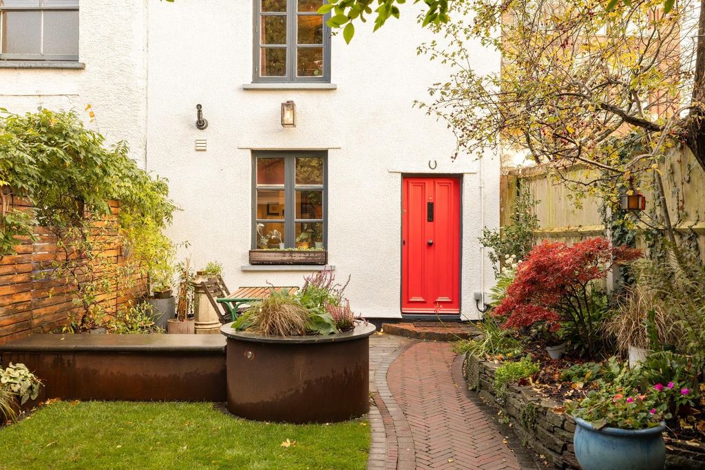 Property photo 2 of 26 Char7933.Jpg