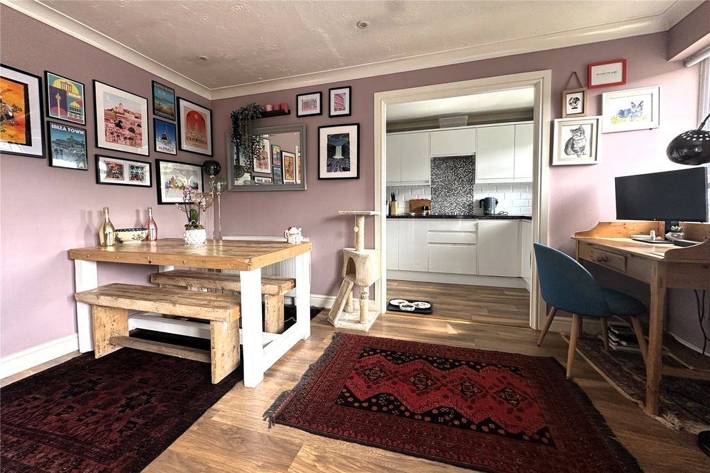 Property photo 3 of 17 Picture No. 02