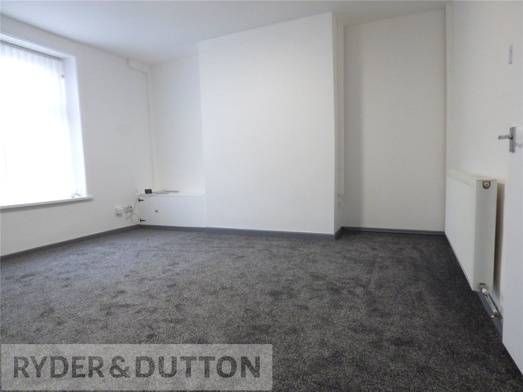 Property photo 1 of 17 Lounge