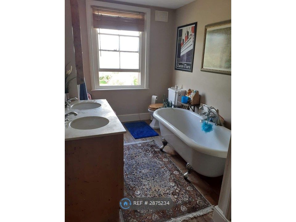 Property photo 3 of 12 Bathroom