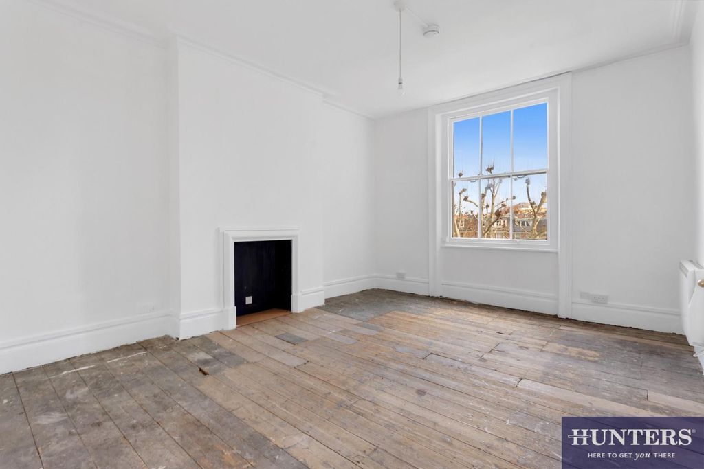 Property photo 3 of 10 Reception