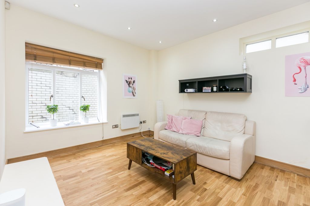 Property photo 1 of 9 Picture No. 06