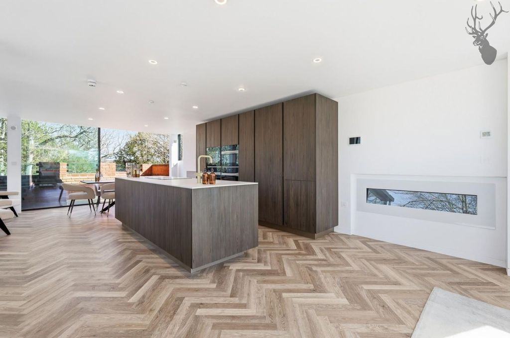 Additional image 4 of 3 bed flat for saleWoodredon Estate, High Beech EN9