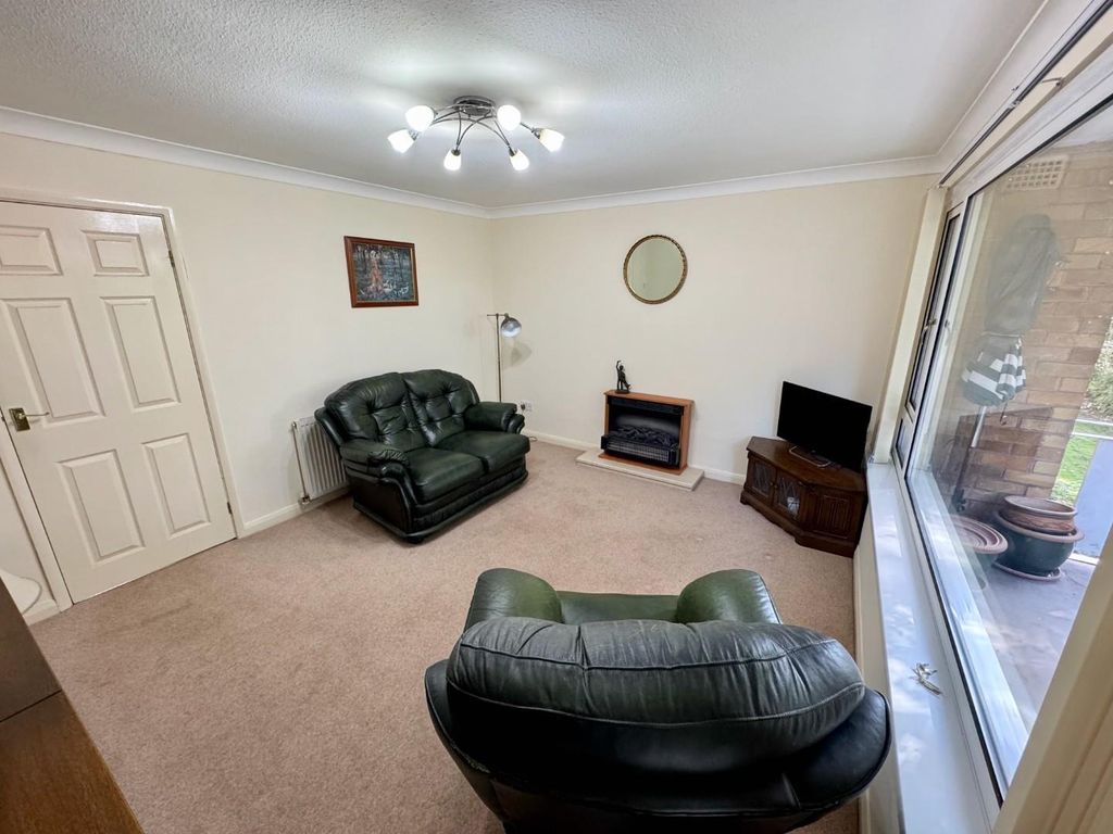 Property photo 3 of 11 Lounge