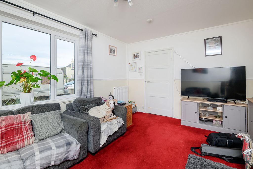 Property photo 2 of 27