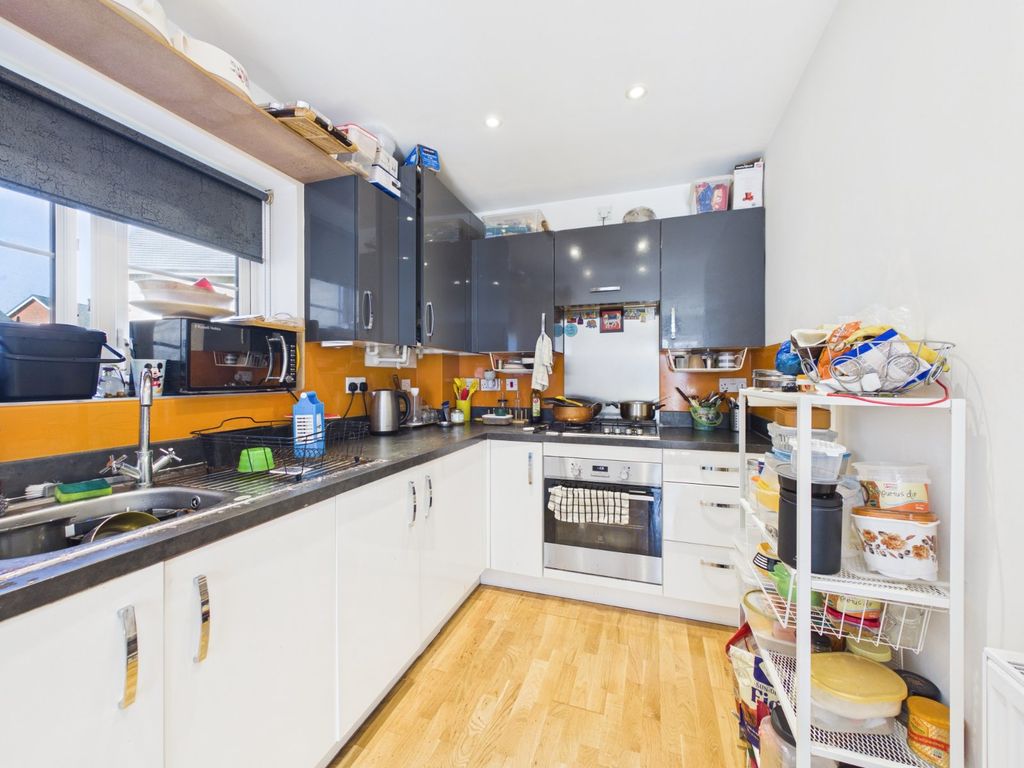 Property photo 3 of 13 Kitchen