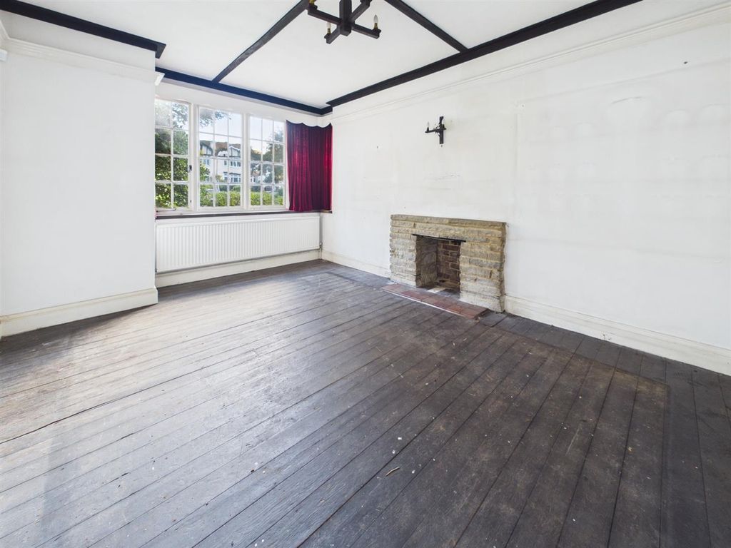 Property photo 3 of 16 Cam01563G0-Pr0366-Still005.Jpg