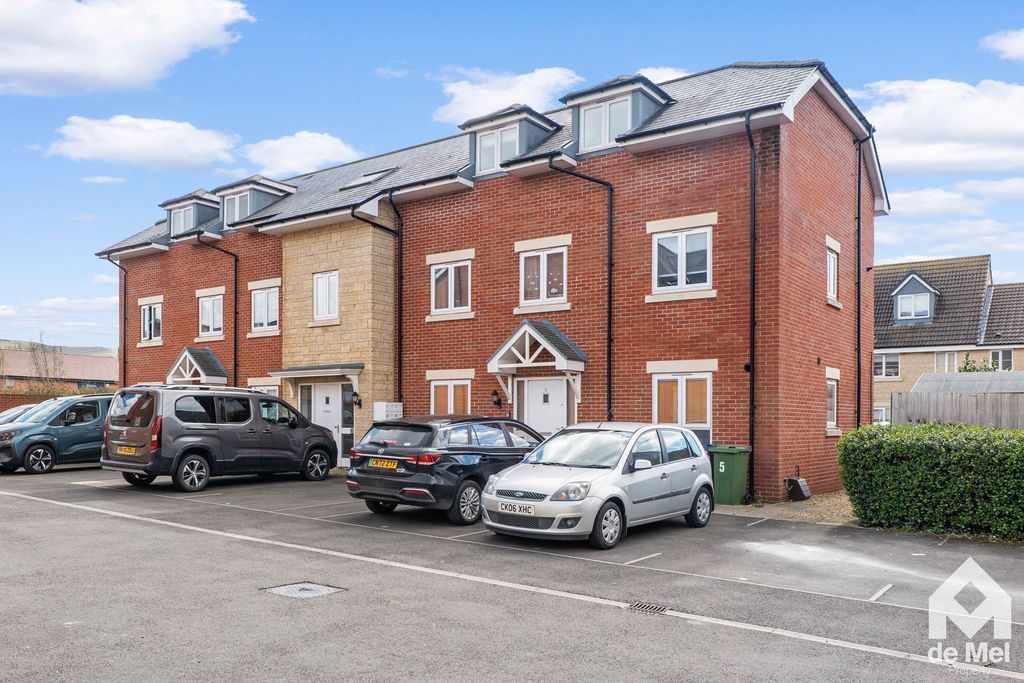 Property photo 1 of 7 Photo 7