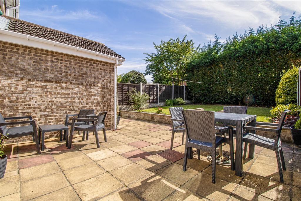 Property photo 1 of 16 Outside