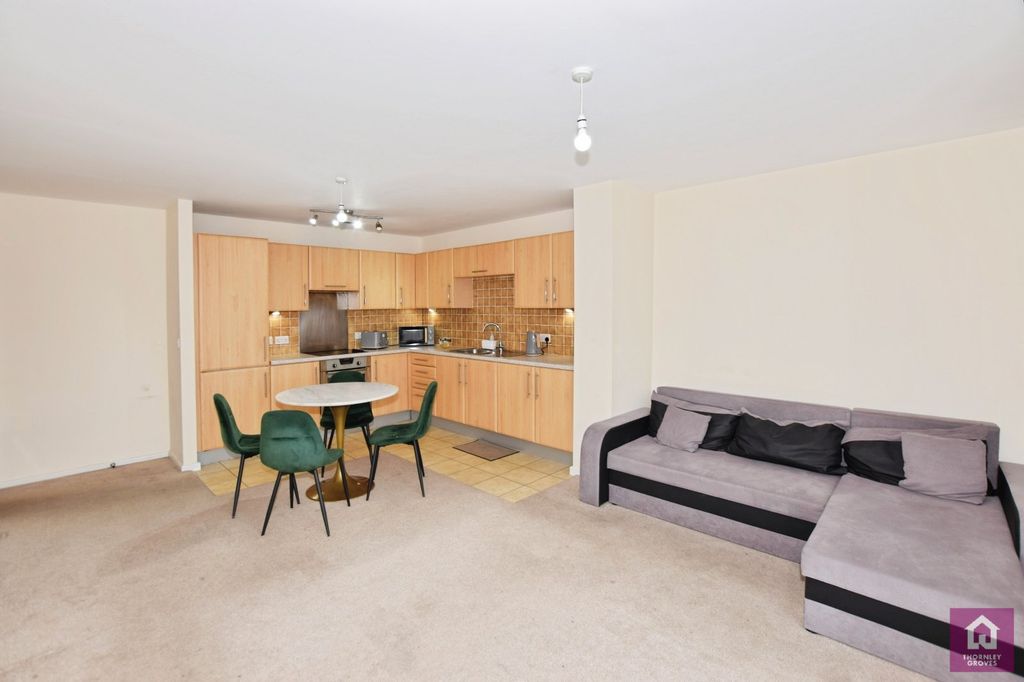 Property photo 2 of 15 Picture No. 31