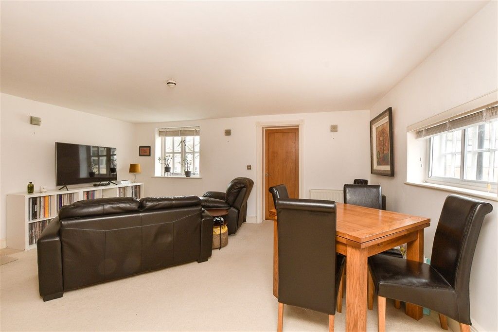 Property photo 3 of 11 Lounge/Diner