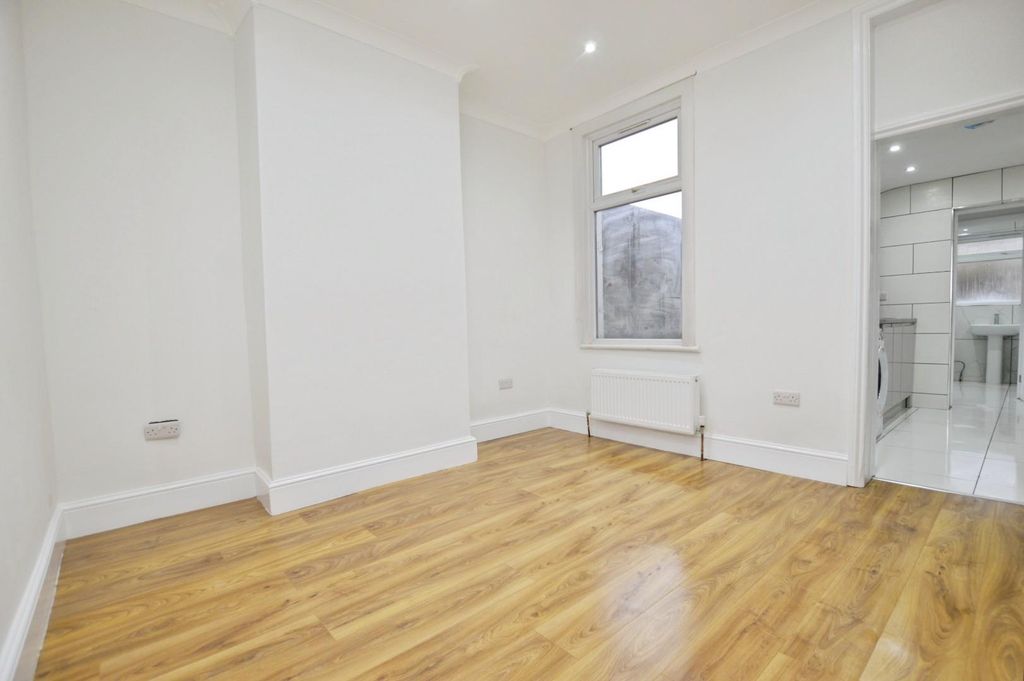 Property photo 2 of 7 Living Room