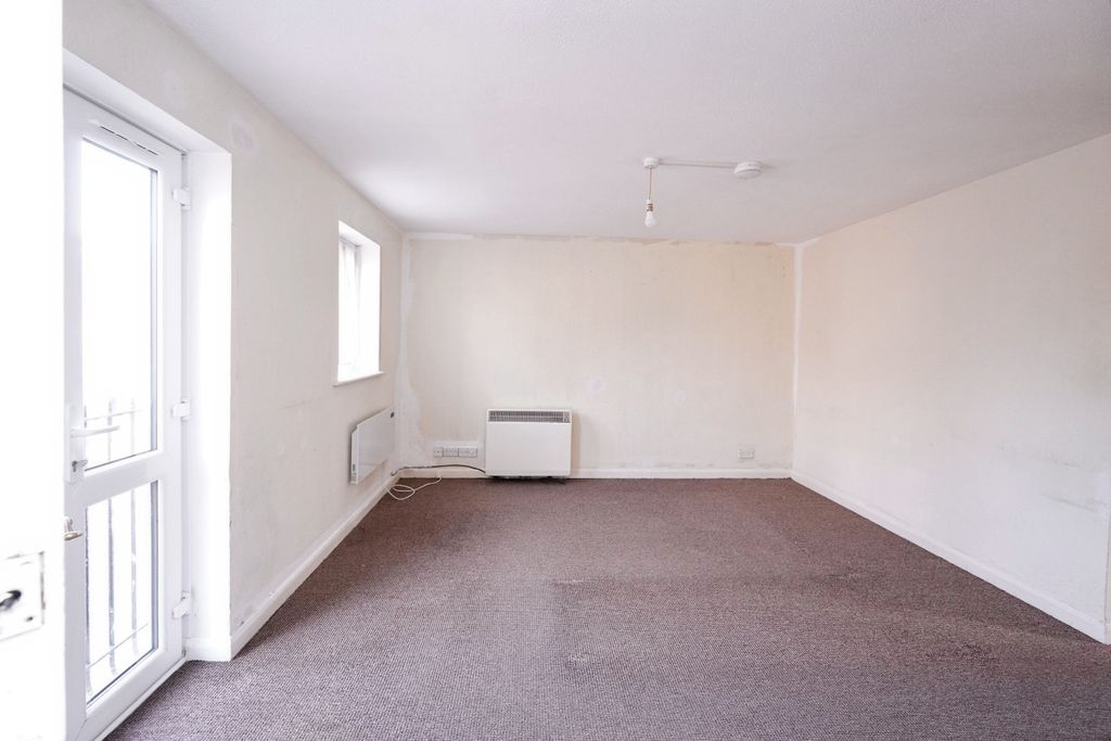 Property photo 3 of 10 Pbox-Img.Jpg
