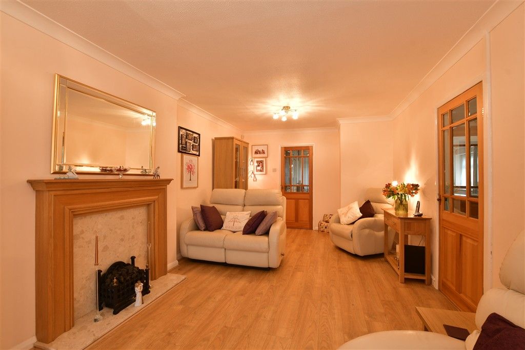 Property photo 3 of 15 Lounge