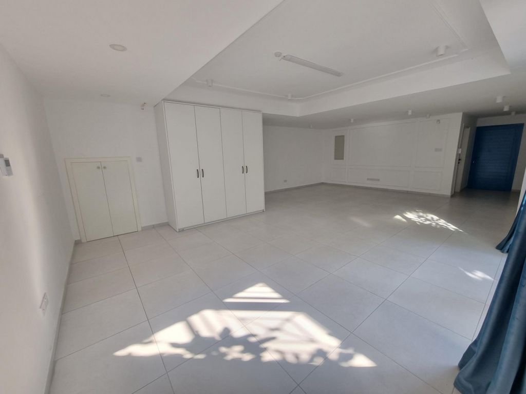 Property photo 3 of 41