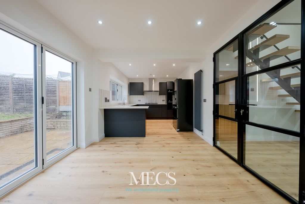 Property photo 3 of 23 4529344