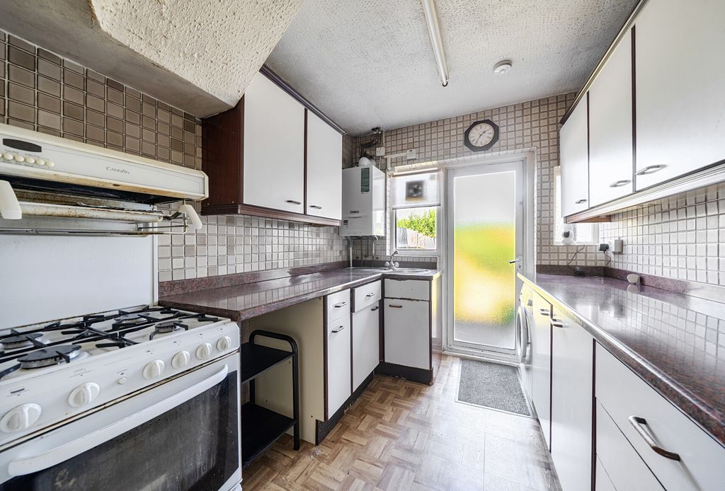 Property photo 2 of 22 1487415-12-6A4d28...