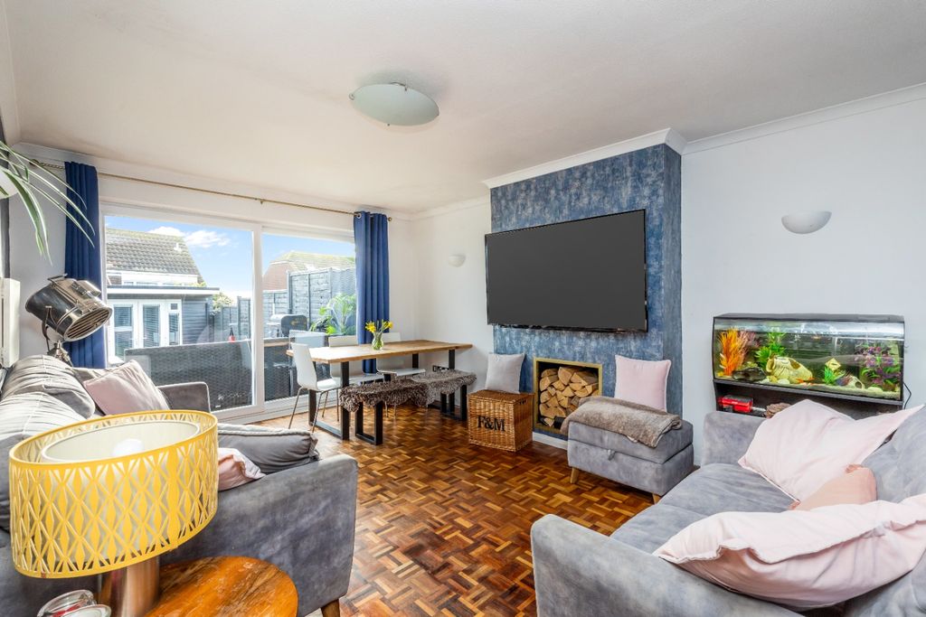 Property photo 3 of 15 4697674