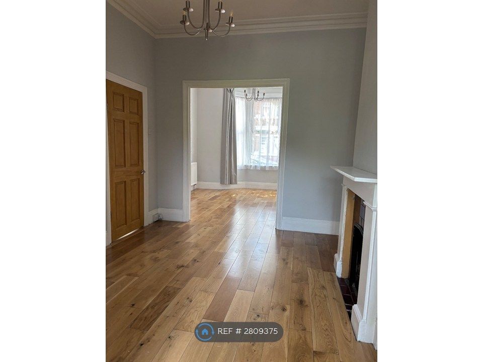 Property photo 3 of 13 Through Lounge