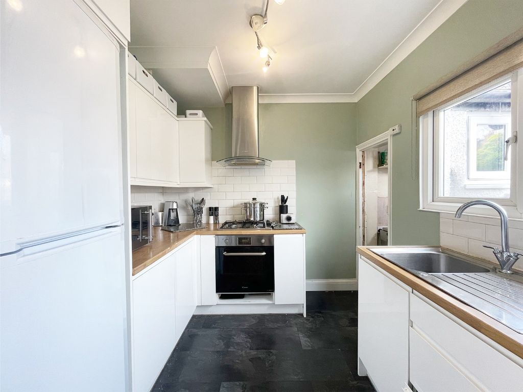 Property photo 2 of 14 3393422