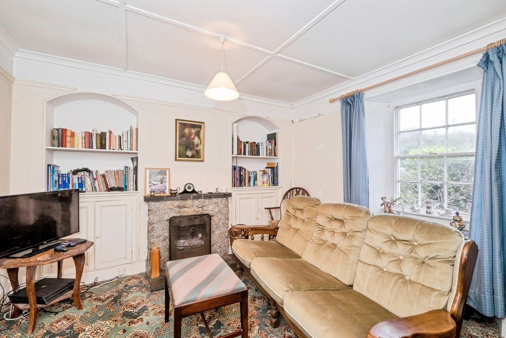 Property photo 3 of 17 Photo