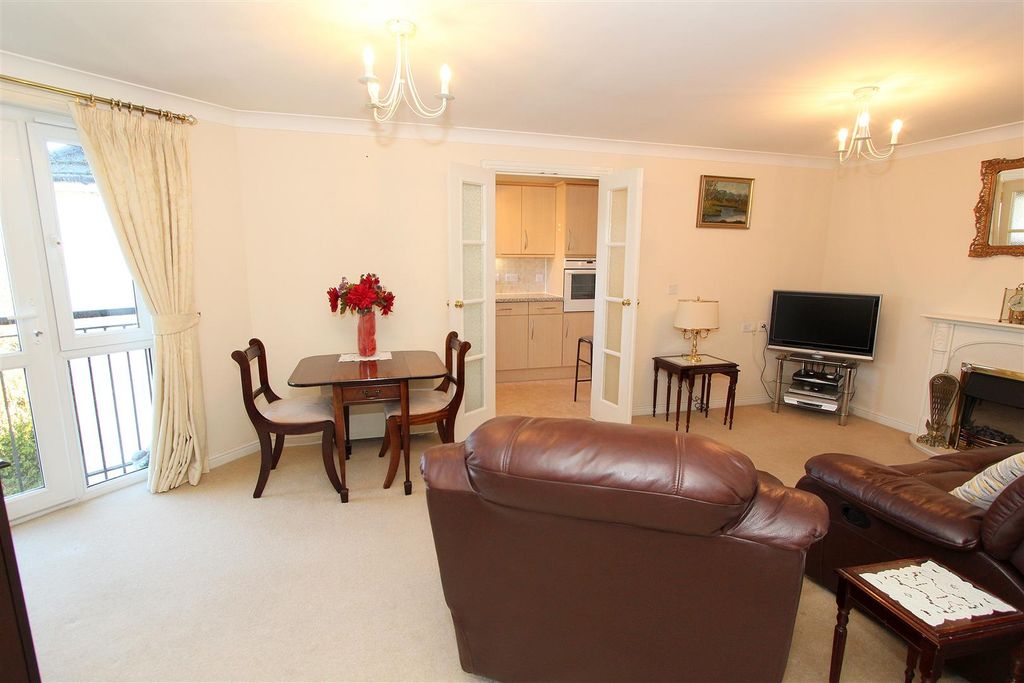 Property photo 2 of 24 Lounge d.Jpg