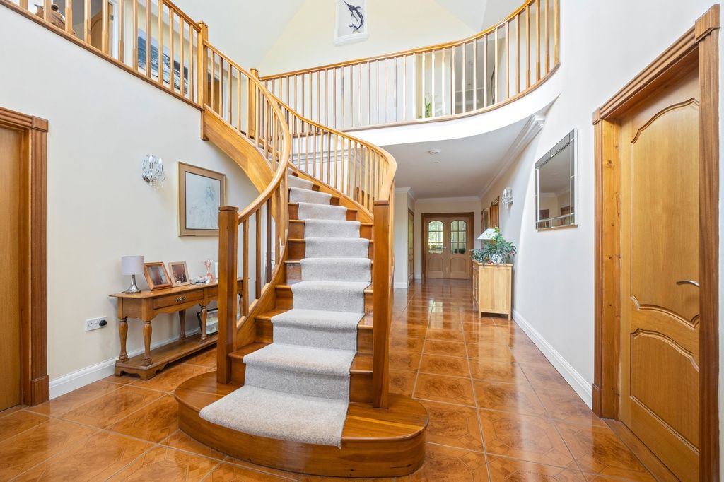 Property photo 3 of 31