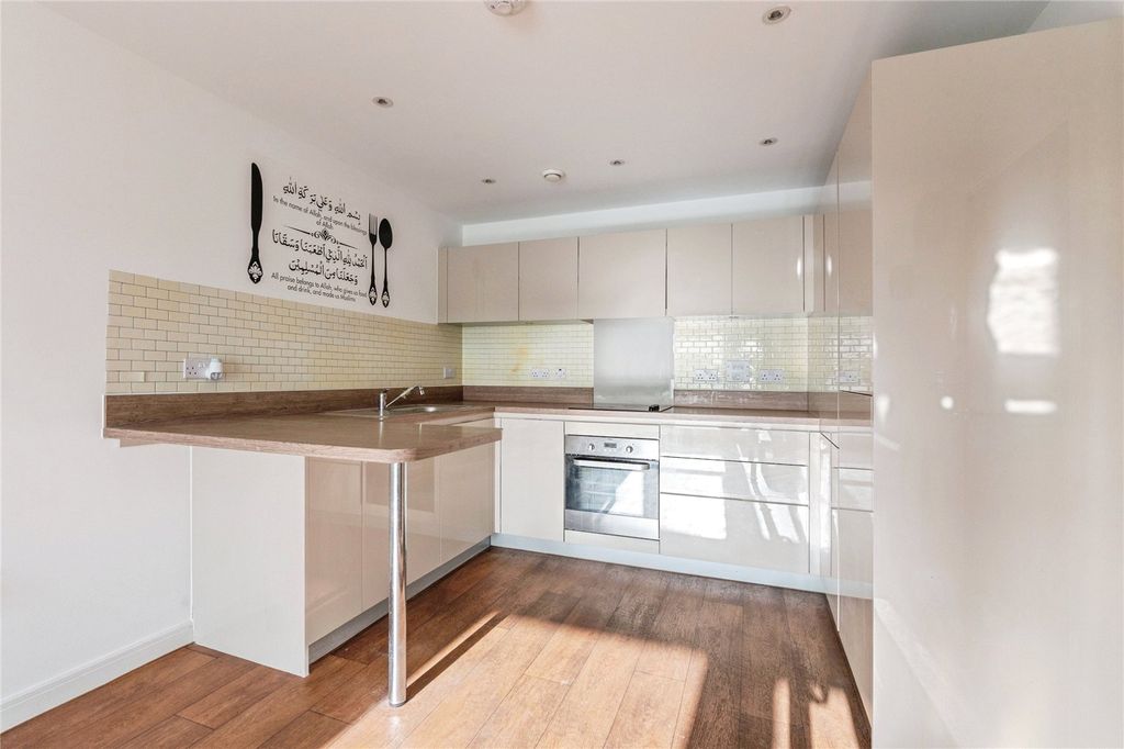 Property photo 2 of 16 Photo