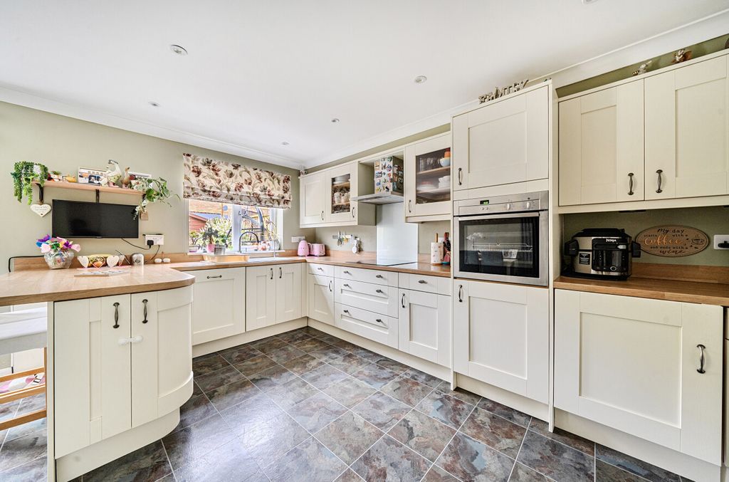 Property photo 3 of 23 1478303-19-6A2Add...