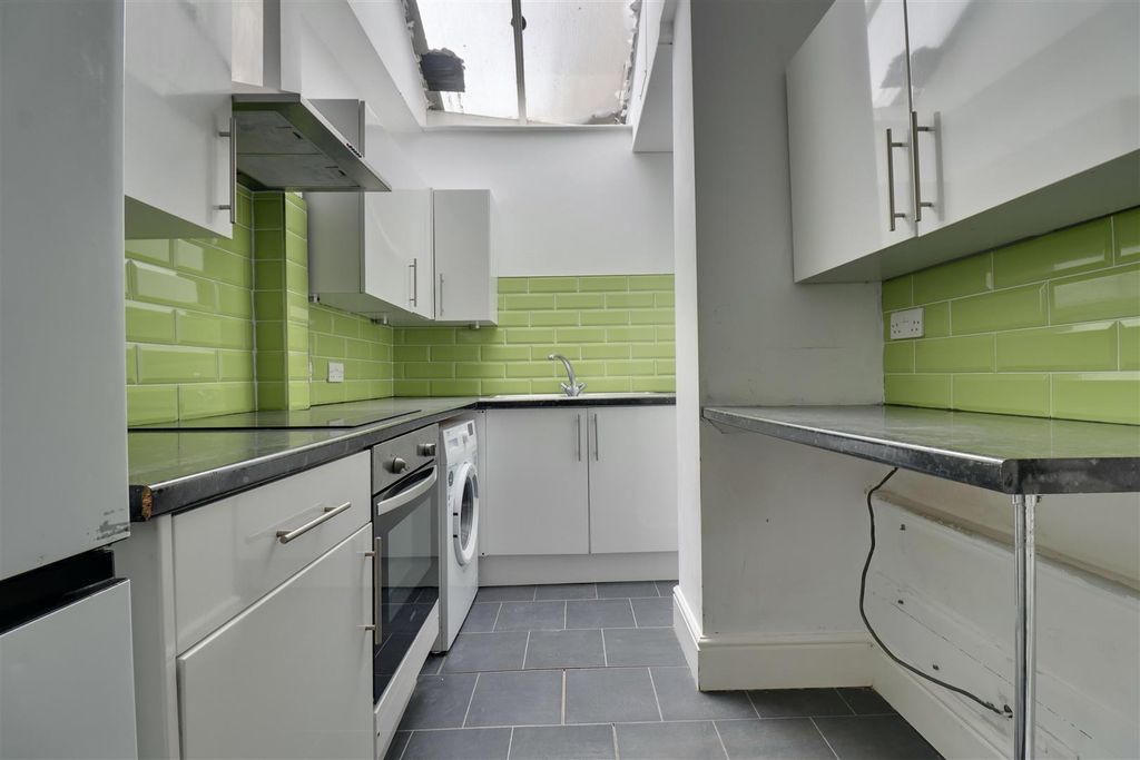 Property photo 2 of 14 F1A6A3A8-0131-411E-B110-Bfe949Bda384_1_201_A.Jpeg
