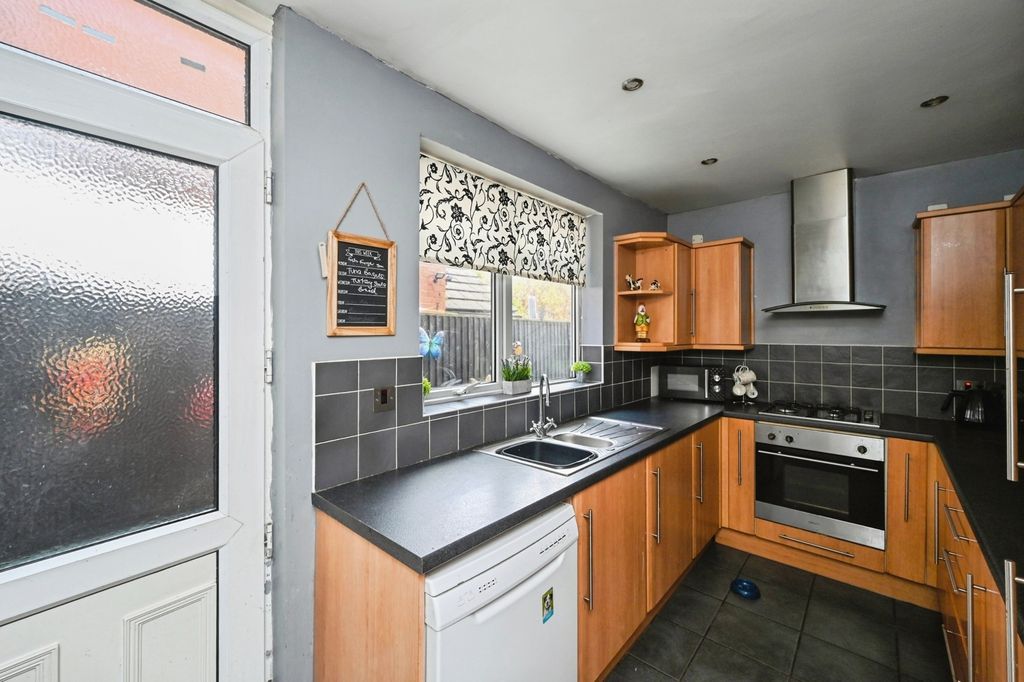 Property photo 2 of 16 Kitchen