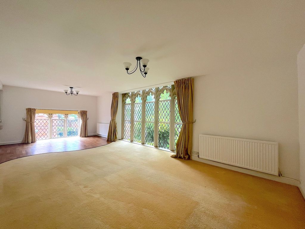 Property photo 1 of 30 Living Room/Dining Room (1)