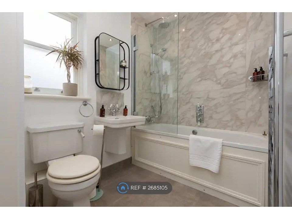 Property photo 3 of 10 Bathroom