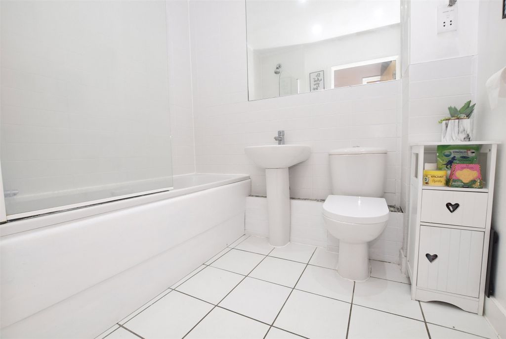 Property photo 2 of 13 Picture No. 23