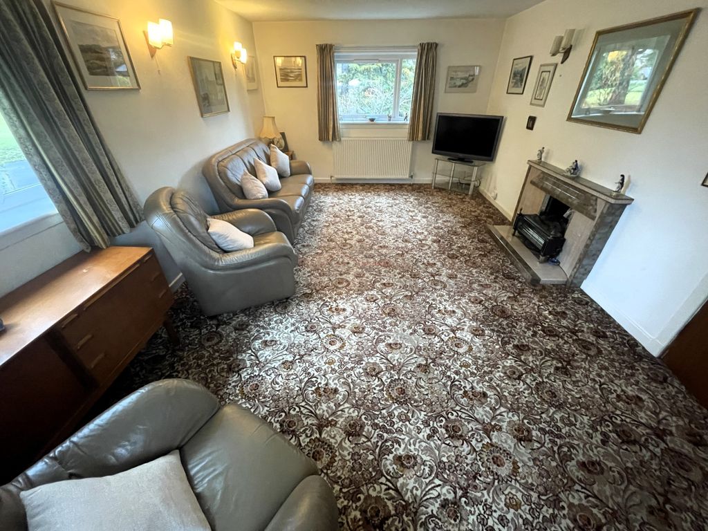 Property photo 3 of 18 Lounge