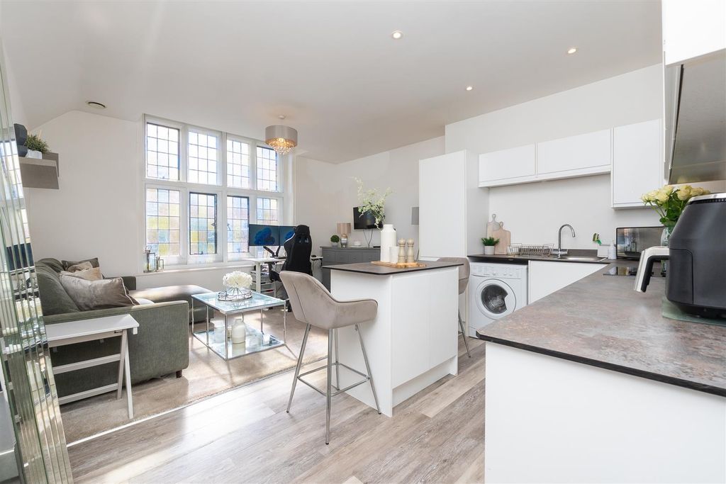 Property photo 2 of 21 Flat-7-223-Newfoundland-Road-Bs2-9Nx-9.Jpg