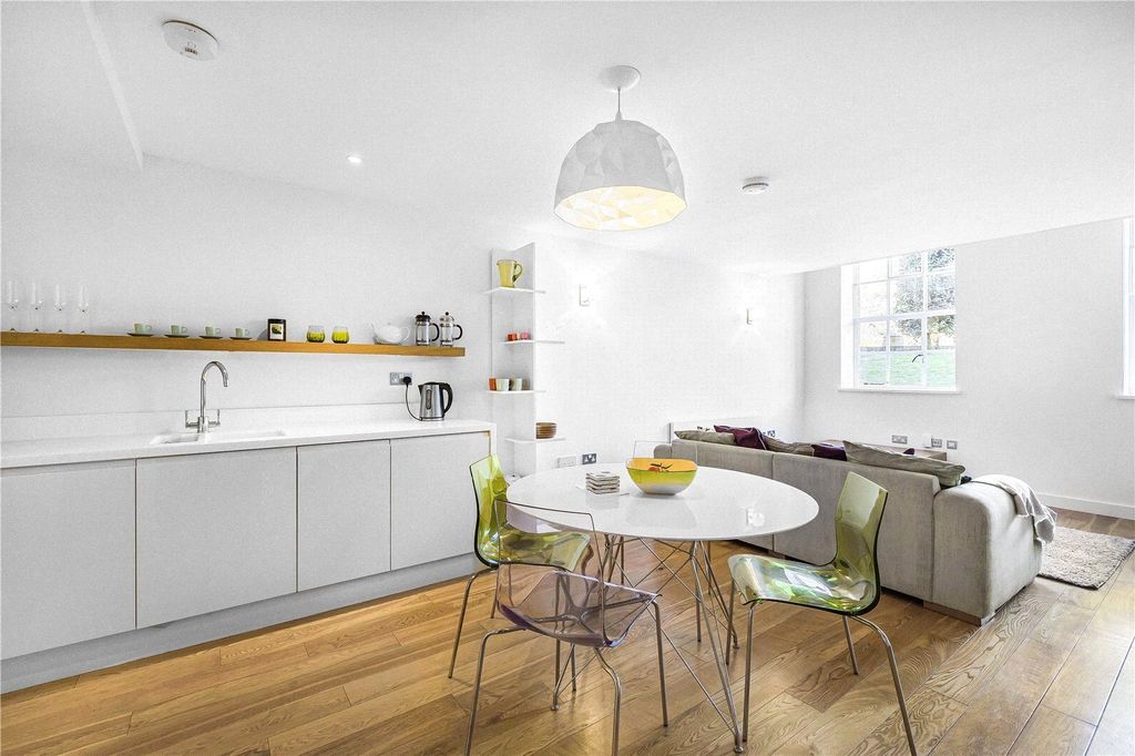 Property photo 1 of 11 Reception/Kitchen