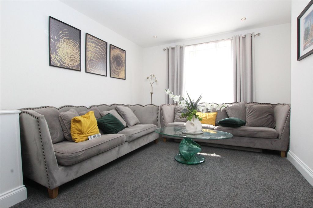 Property photo 3 of 11 Picture 3