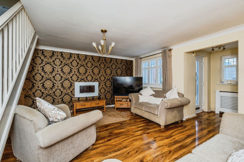 Property photo 2 of 17 Photo