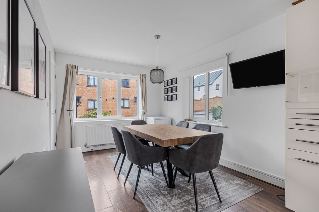 Property photo 3 of 24