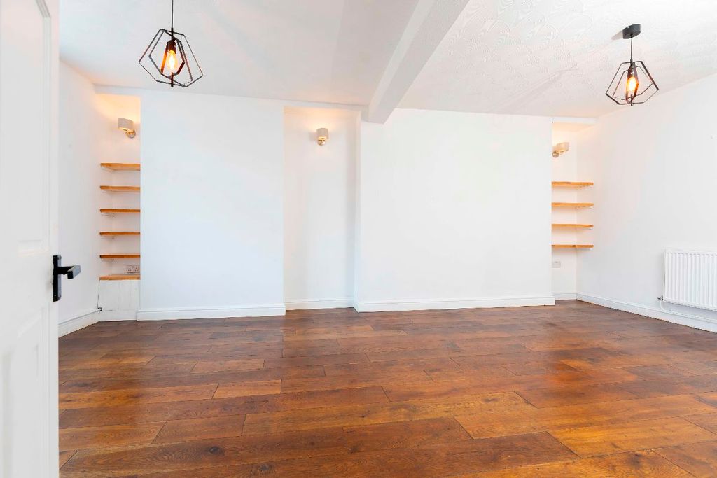 Property photo 3 of 24