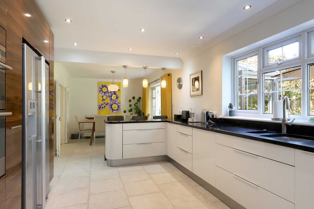 Property photo 2 of 19 Picture No. 13