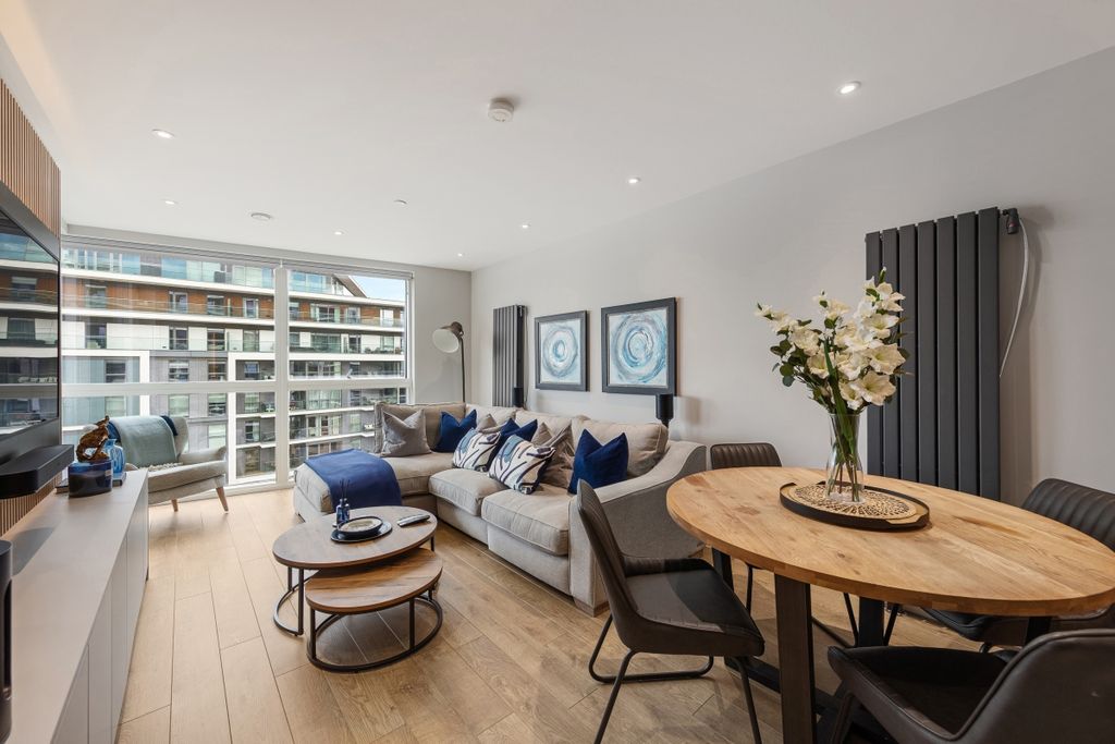Property photo 2 of 15 094A8058
