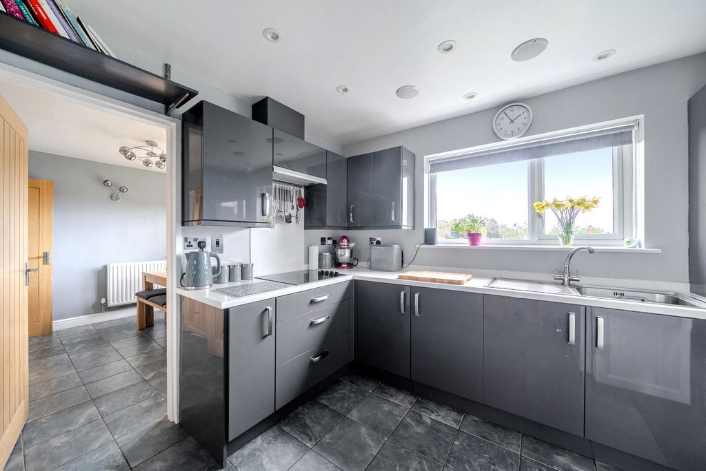 Property photo 3 of 14 1-69Dfa06Eb16B2-1...