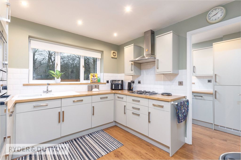 Property photo 3 of 27 Quality Kitchen